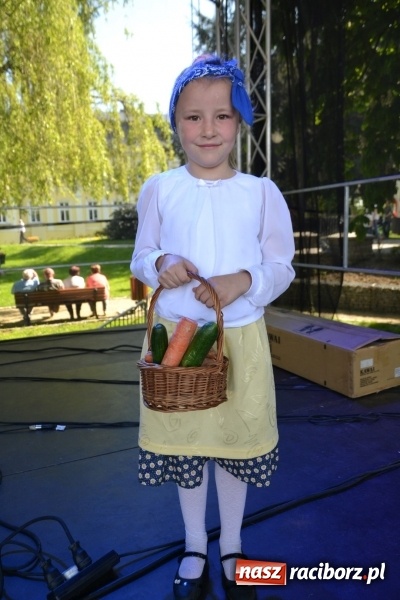Zdjęcie w galerii na portalu naszraciborz.pl: Majówka z historią w tle w Chałupkach. Gwiazdą Halina Mlynkova wiadomości z regionu