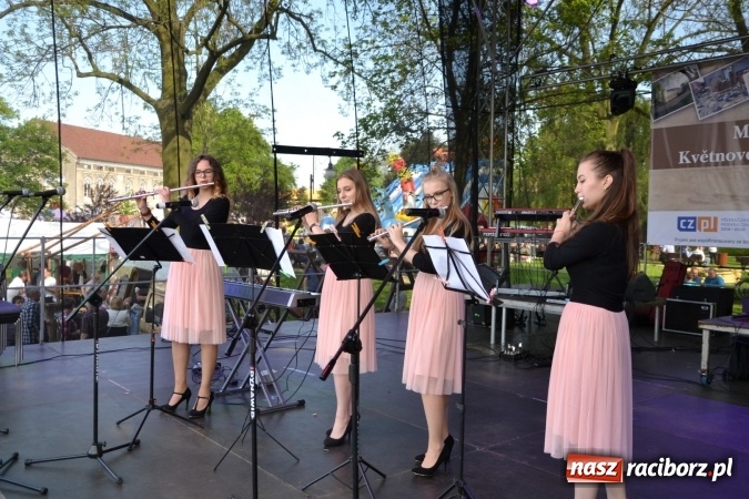 Zdjęcie w galerii na portalu naszraciborz.pl: Majówka z historią w tle w Chałupkach. Gwiazdą Halina Mlynkova wiadomości z regionu