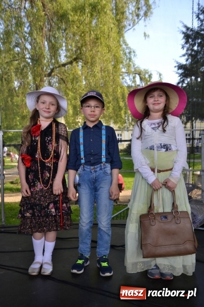 Zdjęcie w galerii na portalu naszraciborz.pl: Majówka z historią w tle w Chałupkach. Gwiazdą Halina Mlynkova wiadomości z regionu