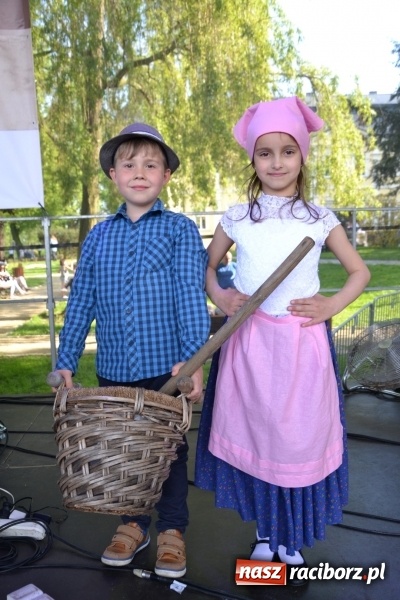 Zdjęcie w galerii na portalu naszraciborz.pl: Majówka z historią w tle w Chałupkach. Gwiazdą Halina Mlynkova wiadomości z regionu