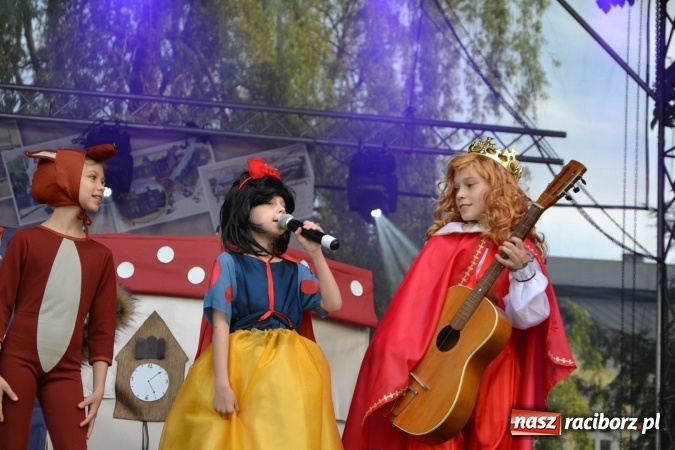 Zdjęcie w galerii na portalu naszraciborz.pl: Majówka z historią w tle w Chałupkach. Gwiazdą Halina Mlynkova wiadomości z regionu