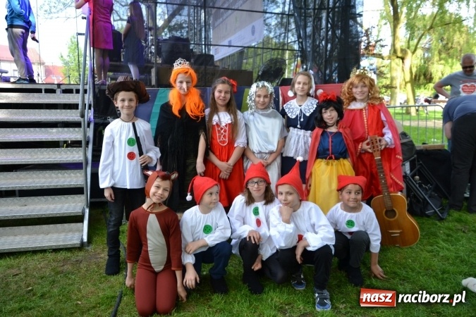 Zdjęcie w galerii na portalu naszraciborz.pl: Majówka z historią w tle w Chałupkach. Gwiazdą Halina Mlynkova wiadomości z regionu