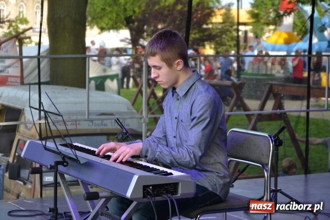 Zdjęcie w galerii na portalu naszraciborz.pl: Majówka z historią w tle w Chałupkach. Gwiazdą Halina Mlynkova wiadomości z regionu