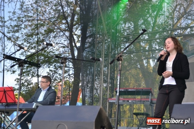 Zdjęcie w galerii na portalu naszraciborz.pl: Majówka z historią w tle w Chałupkach. Gwiazdą Halina Mlynkova wiadomości z regionu