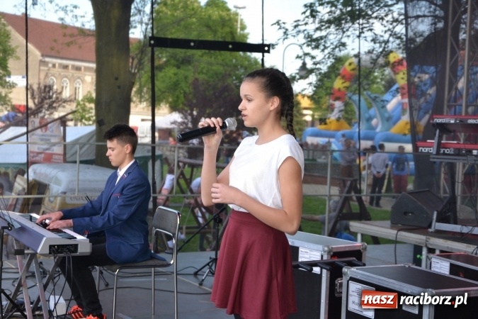 Zdjęcie w galerii na portalu naszraciborz.pl: Majówka z historią w tle w Chałupkach. Gwiazdą Halina Mlynkova wiadomości z regionu