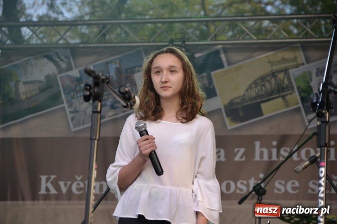 Zdjęcie w galerii na portalu naszraciborz.pl: Majówka z historią w tle w Chałupkach. Gwiazdą Halina Mlynkova wiadomości z regionu