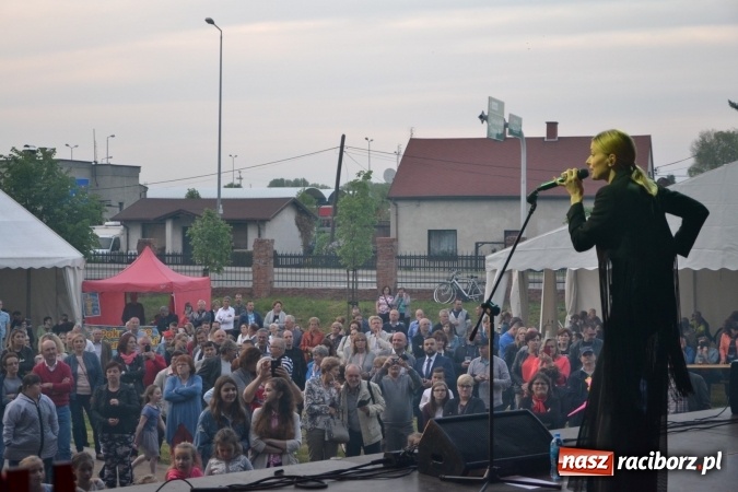 Zdjęcie w galerii na portalu naszraciborz.pl: Majówka z historią w tle w Chałupkach. Gwiazdą Halina Mlynkova wiadomości z regionu