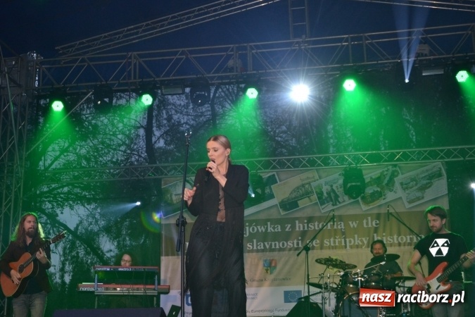 Zdjęcie w galerii na portalu naszraciborz.pl: Majówka z historią w tle w Chałupkach. Gwiazdą Halina Mlynkova wiadomości z regionu