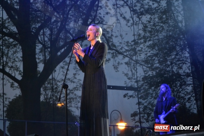 Zdjęcie w galerii na portalu naszraciborz.pl: Majówka z historią w tle w Chałupkach. Gwiazdą Halina Mlynkova wiadomości z regionu