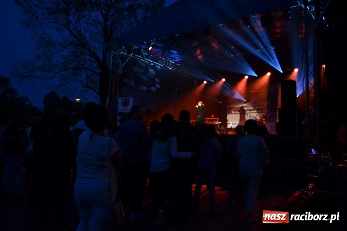 Zdjęcie w galerii na portalu naszraciborz.pl: Majówka z historią w tle w Chałupkach. Gwiazdą Halina Mlynkova wiadomości z regionu