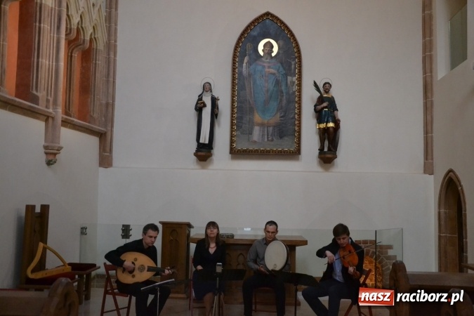 Zdjęcie w galerii na portalu naszraciborz.pl: Pieśni XIII-wiecznej Hiszpanii zabrzmiały w kaplicy zamkowej  wiadomości z regionu
