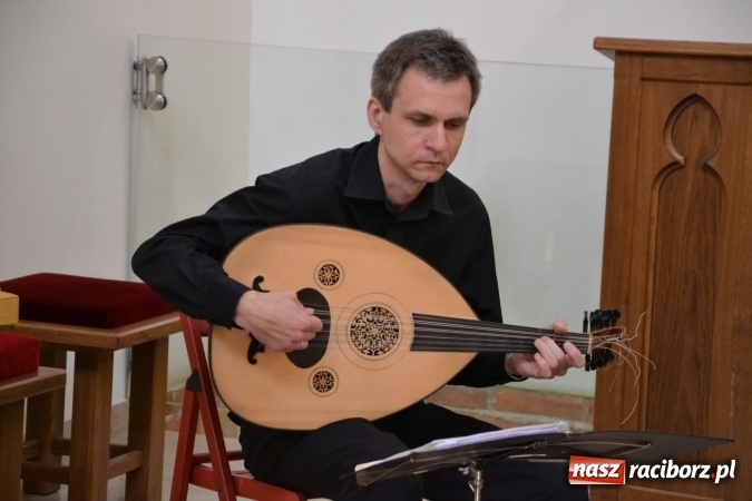 Zdjęcie w galerii na portalu naszraciborz.pl: Pieśni XIII-wiecznej Hiszpanii zabrzmiały w kaplicy zamkowej  wiadomości z regionu