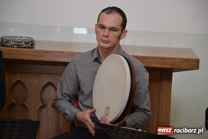 Zdjęcie w galerii na portalu naszraciborz.pl: Pieśni XIII-wiecznej Hiszpanii zabrzmiały w kaplicy zamkowej  wiadomości z regionu