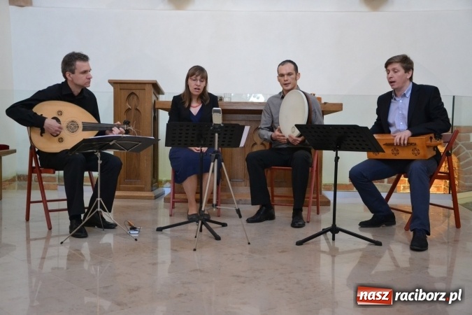 Zdjęcie w galerii na portalu naszraciborz.pl: Pieśni XIII-wiecznej Hiszpanii zabrzmiały w kaplicy zamkowej  wiadomości z regionu