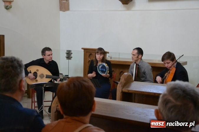 Zdjęcie w galerii na portalu naszraciborz.pl: Pieśni XIII-wiecznej Hiszpanii zabrzmiały w kaplicy zamkowej  wiadomości z regionu