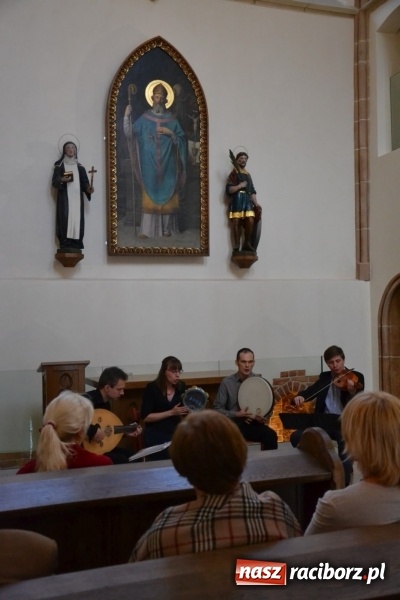 Zdjęcie w galerii na portalu naszraciborz.pl: Pieśni XIII-wiecznej Hiszpanii zabrzmiały w kaplicy zamkowej  wiadomości z regionu