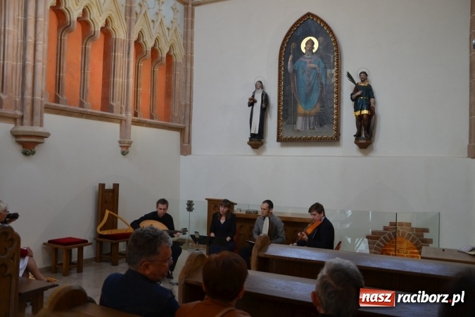 Zdjęcie w galerii na portalu naszraciborz.pl: Pieśni XIII-wiecznej Hiszpanii zabrzmiały w kaplicy zamkowej  wiadomości z regionu