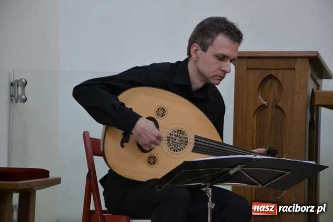 Zdjęcie w galerii na portalu naszraciborz.pl: Pieśni XIII-wiecznej Hiszpanii zabrzmiały w kaplicy zamkowej  wiadomości z regionu