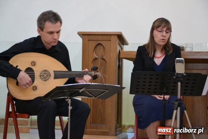Zdjęcie w galerii na portalu naszraciborz.pl: Pieśni XIII-wiecznej Hiszpanii zabrzmiały w kaplicy zamkowej  wiadomości z regionu