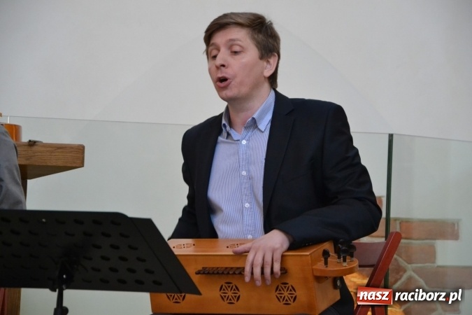 Zdjęcie w galerii na portalu naszraciborz.pl: Pieśni XIII-wiecznej Hiszpanii zabrzmiały w kaplicy zamkowej  wiadomości z regionu