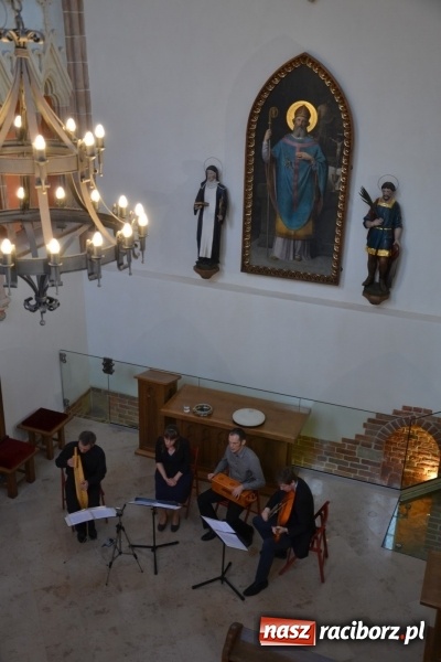 Zdjęcie w galerii na portalu naszraciborz.pl: Pieśni XIII-wiecznej Hiszpanii zabrzmiały w kaplicy zamkowej  wiadomości z regionu
