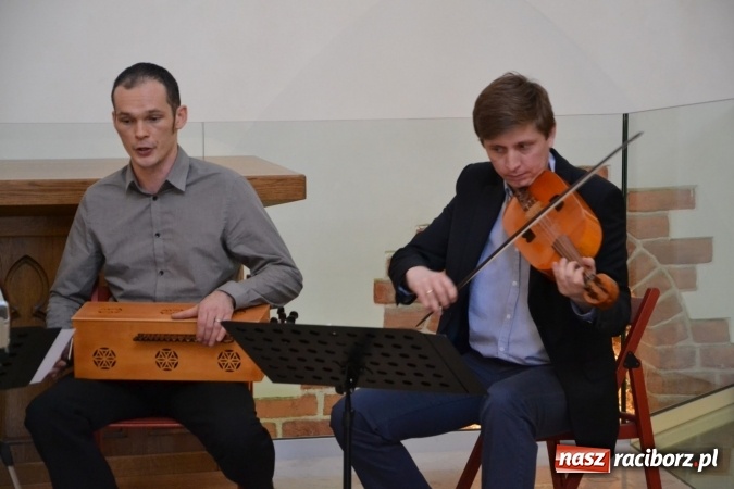 Zdjęcie w galerii na portalu naszraciborz.pl: Pieśni XIII-wiecznej Hiszpanii zabrzmiały w kaplicy zamkowej  wiadomości z regionu
