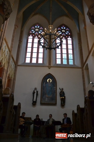 Zdjęcie w galerii na portalu naszraciborz.pl: Pieśni XIII-wiecznej Hiszpanii zabrzmiały w kaplicy zamkowej  wiadomości z regionu