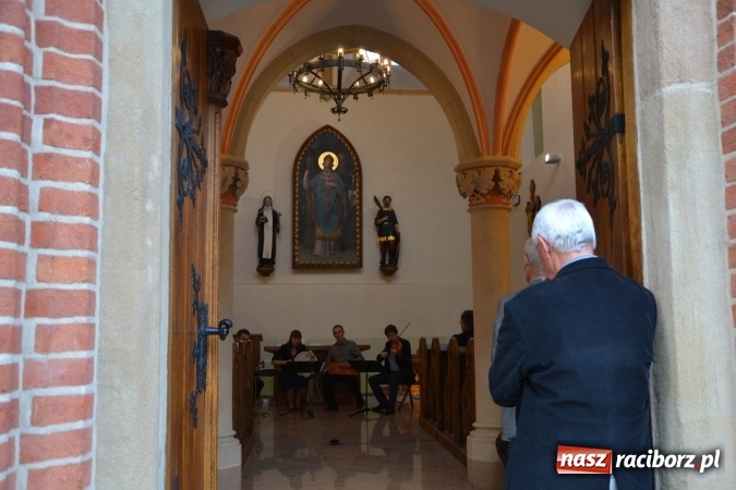 Zdjęcie w galerii na portalu naszraciborz.pl: Pieśni XIII-wiecznej Hiszpanii zabrzmiały w kaplicy zamkowej  wiadomości z regionu
