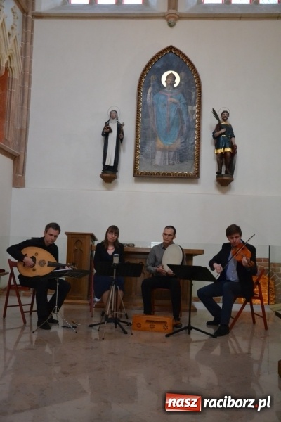 Zdjęcie w galerii na portalu naszraciborz.pl: Pieśni XIII-wiecznej Hiszpanii zabrzmiały w kaplicy zamkowej  wiadomości z regionu