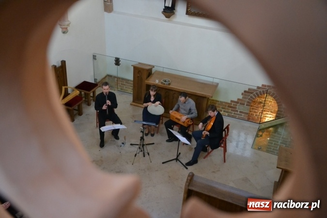 Zdjęcie w galerii na portalu naszraciborz.pl: Pieśni XIII-wiecznej Hiszpanii zabrzmiały w kaplicy zamkowej  wiadomości z regionu