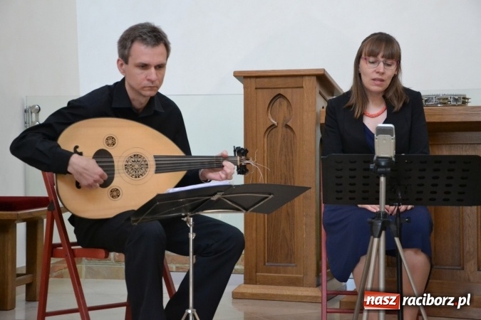 Zdjęcie w galerii na portalu naszraciborz.pl: Pieśni XIII-wiecznej Hiszpanii zabrzmiały w kaplicy zamkowej  wiadomości z regionu