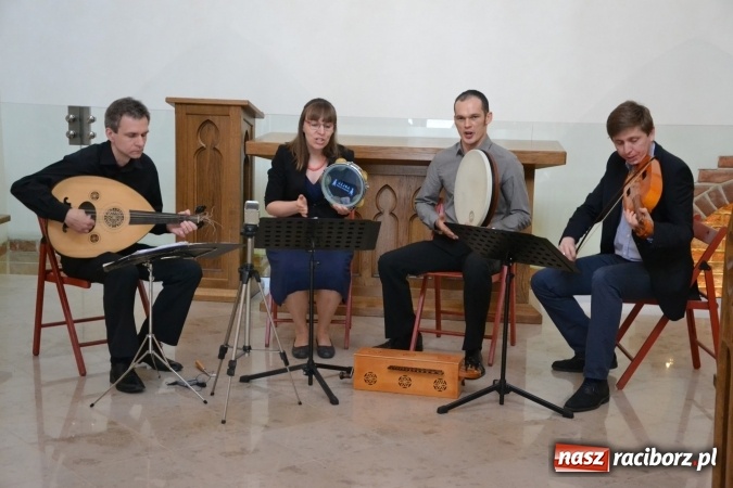 Zdjęcie w galerii na portalu naszraciborz.pl: Pieśni XIII-wiecznej Hiszpanii zabrzmiały w kaplicy zamkowej  wiadomości z regionu