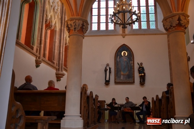 Zdjęcie w galerii na portalu naszraciborz.pl: Pieśni XIII-wiecznej Hiszpanii zabrzmiały w kaplicy zamkowej  wiadomości z regionu