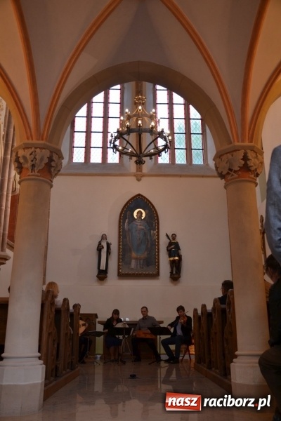 Zdjęcie w galerii na portalu naszraciborz.pl: Pieśni XIII-wiecznej Hiszpanii zabrzmiały w kaplicy zamkowej  wiadomości z regionu