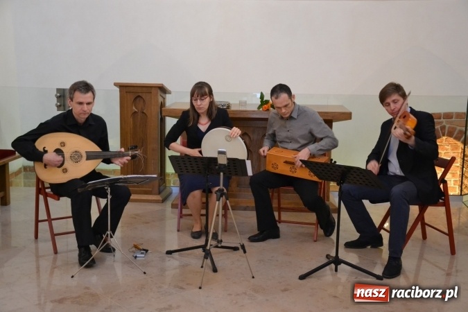 Zdjęcie w galerii na portalu naszraciborz.pl: Pieśni XIII-wiecznej Hiszpanii zabrzmiały w kaplicy zamkowej  wiadomości z regionu