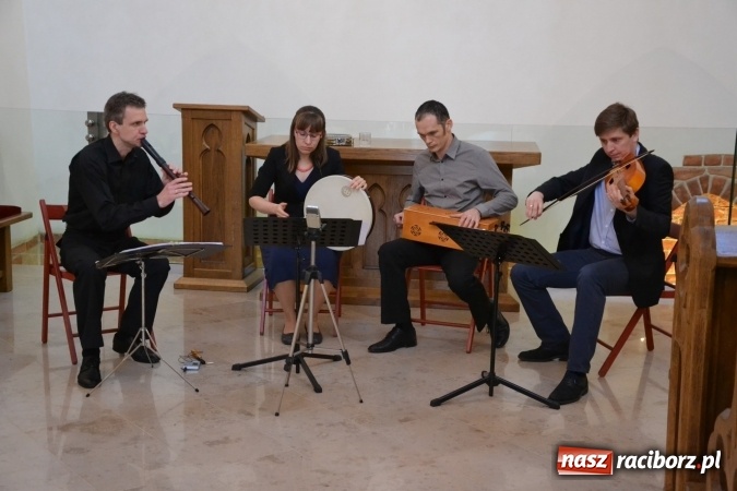 Zdjęcie w galerii na portalu naszraciborz.pl: Pieśni XIII-wiecznej Hiszpanii zabrzmiały w kaplicy zamkowej  wiadomości z regionu