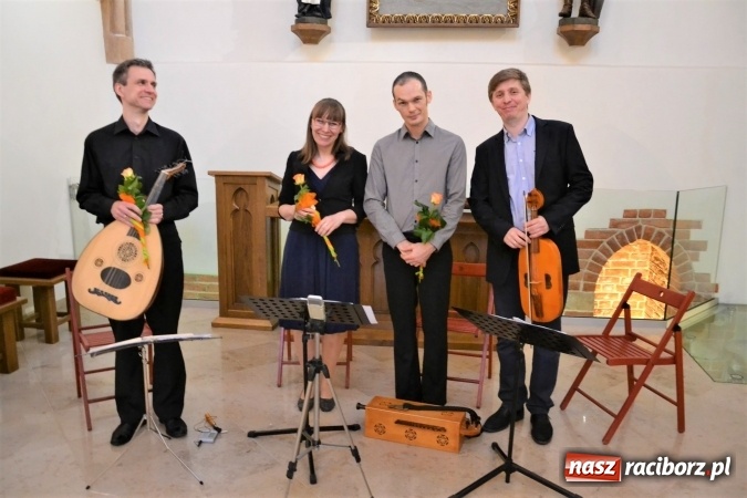 Zdjęcie w galerii na portalu naszraciborz.pl: Pieśni XIII-wiecznej Hiszpanii zabrzmiały w kaplicy zamkowej  wiadomości z regionu