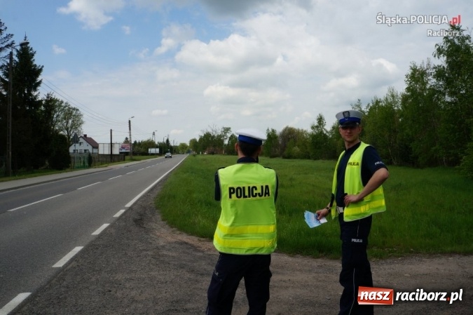 Zdjęcie w galerii na portalu naszraciborz.pl: Akcja Prędkość - policjanci łapali piratów drogowych i rozdawali ulotki wiadomości z regionu