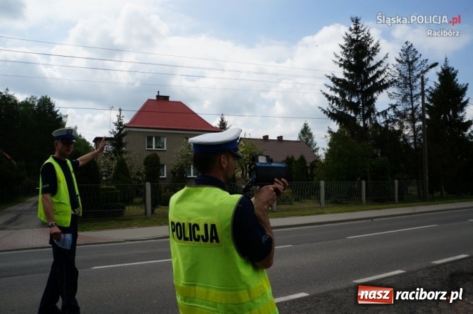 Zdjęcie w galerii na portalu naszraciborz.pl: Akcja Prędkość - policjanci łapali piratów drogowych i rozdawali ulotki wiadomości z regionu