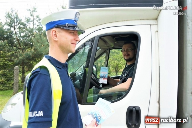 Zdjęcie w galerii na portalu naszraciborz.pl: Akcja Prędkość - policjanci łapali piratów drogowych i rozdawali ulotki wiadomości z regionu