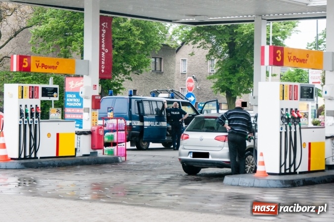 Zdjęcie w galerii na portalu naszraciborz.pl: Kobieta przewróciła się na skuterze, bo nie dostosowała prędkości wiadomości z regionu