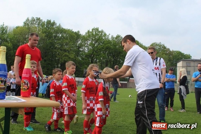 Zdjęcie w galerii na portalu naszraciborz.pl: Młodzi piłkarze LKS Tworków na Slovan Cup w Ostrawie wiadomości z regionu