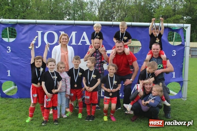 Zdjęcie w galerii na portalu naszraciborz.pl: Młodzi piłkarze LKS Tworków na Slovan Cup w Ostrawie wiadomości z regionu