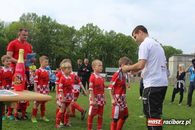 Zdjęcie w galerii na portalu naszraciborz.pl: Młodzi piłkarze LKS Tworków na Slovan Cup w Ostrawie wiadomości z regionu