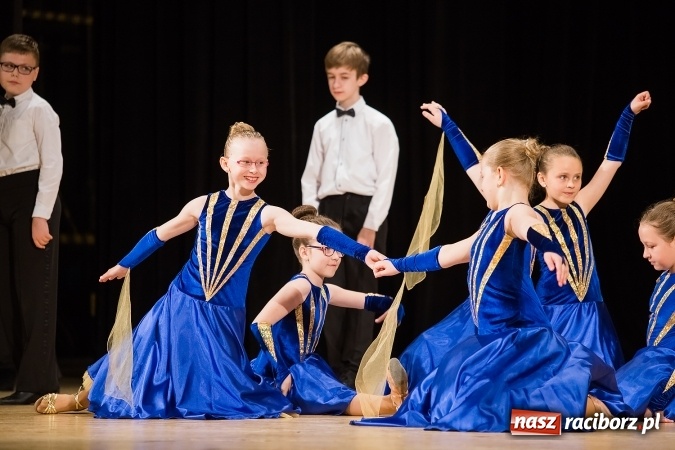 Zdjęcie w galerii na portalu naszraciborz.pl: X Powiatowy Festiwal Twórczości Artystycznej - konkurs tańca wiadomości z regionu