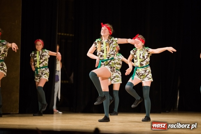 Zdjęcie w galerii na portalu naszraciborz.pl: X Powiatowy Festiwal Twórczości Artystycznej - konkurs tańca wiadomości z regionu