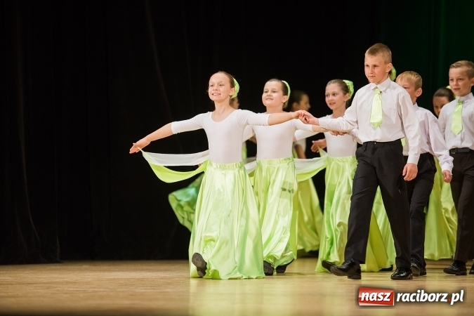 Zdjęcie w galerii na portalu naszraciborz.pl: X Powiatowy Festiwal Twórczości Artystycznej - konkurs tańca wiadomości z regionu