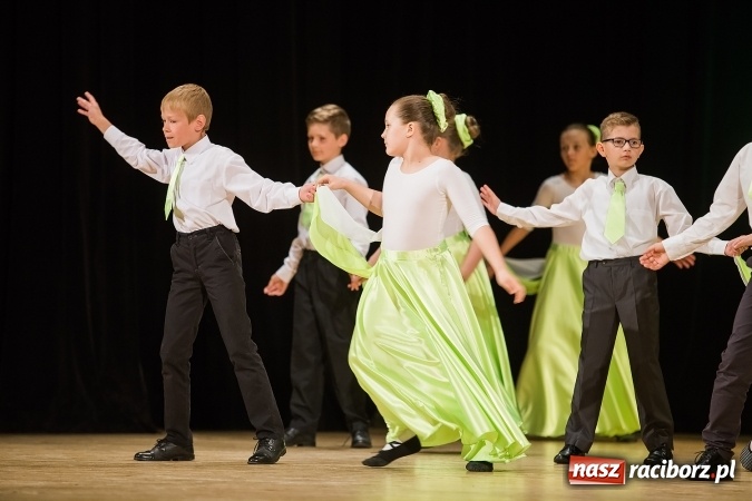 Zdjęcie w galerii na portalu naszraciborz.pl: X Powiatowy Festiwal Twórczości Artystycznej - konkurs tańca wiadomości z regionu