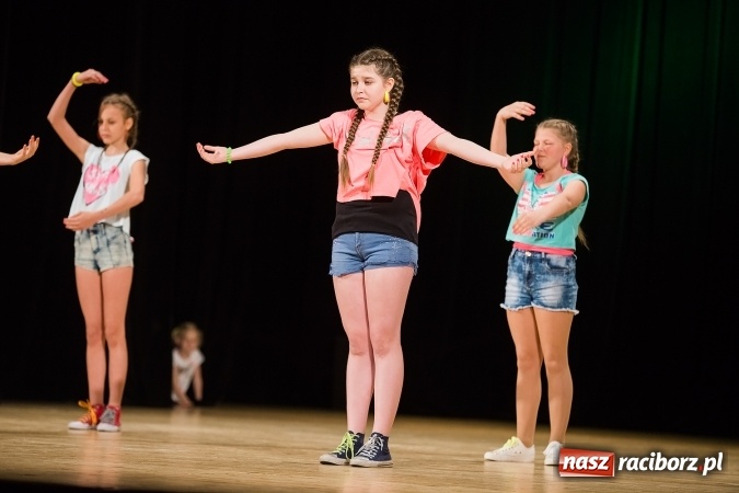 Zdjęcie w galerii na portalu naszraciborz.pl: X Powiatowy Festiwal Twórczości Artystycznej - konkurs tańca wiadomości z regionu