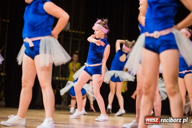 Zdjęcie w galerii na portalu naszraciborz.pl: X Powiatowy Festiwal Twórczości Artystycznej - konkurs tańca wiadomości z regionu